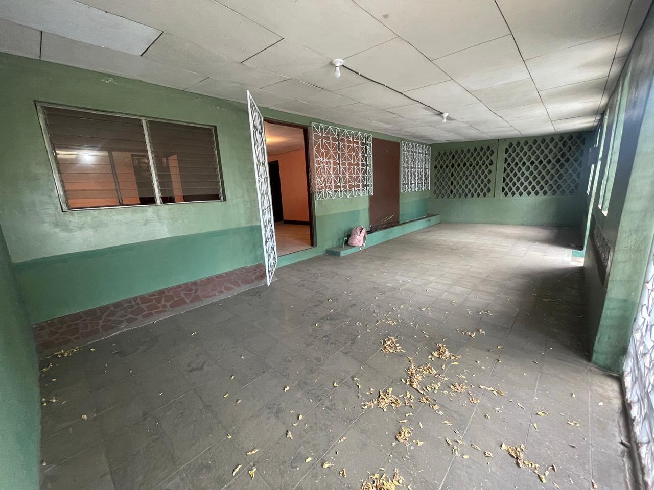 Casa en venta en Colonia Centroamérica cerca de los antiguos tacos charros