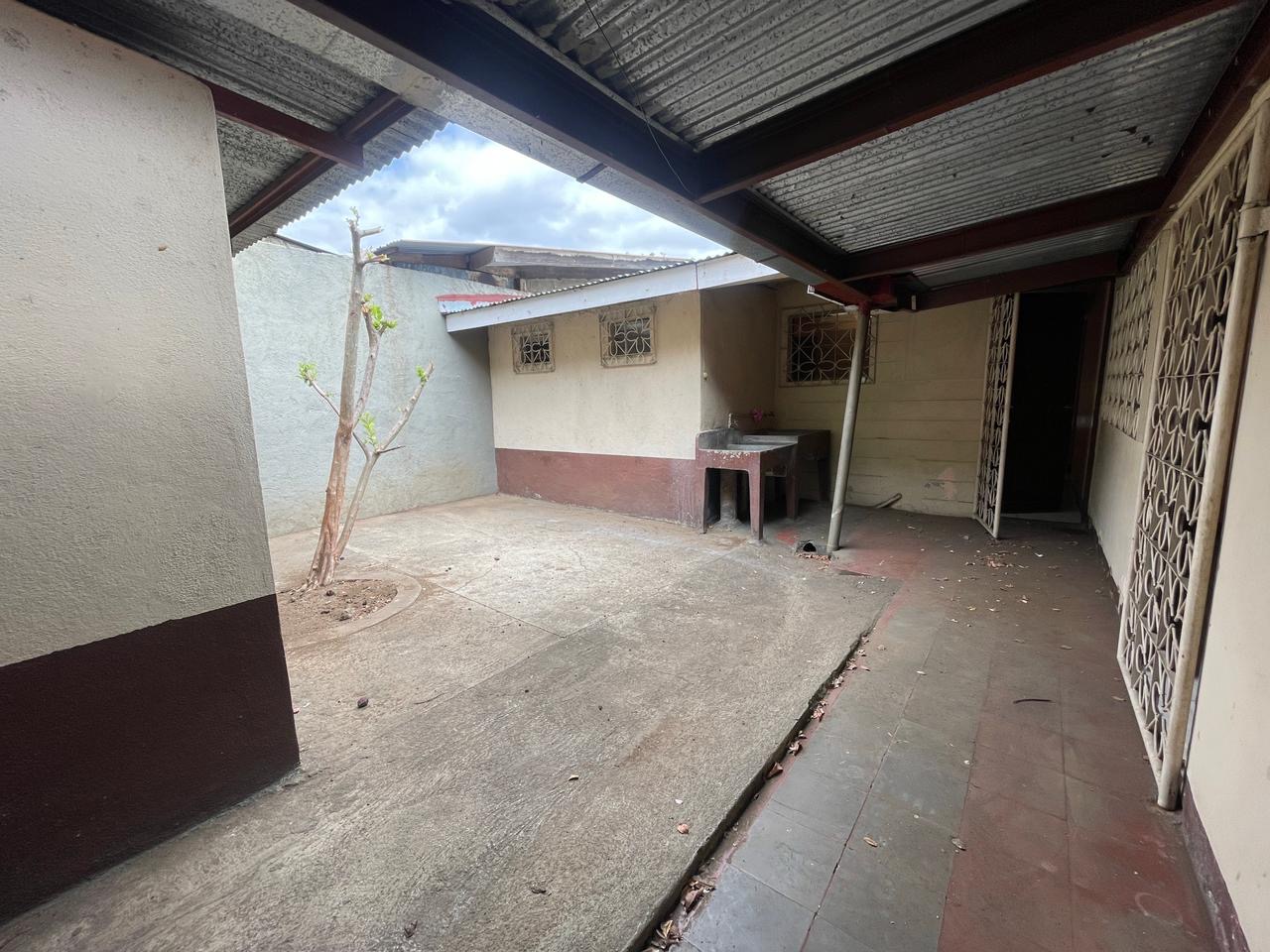 Casa en venta en Colonia Centroamérica cerca de los antiguos tacos charros