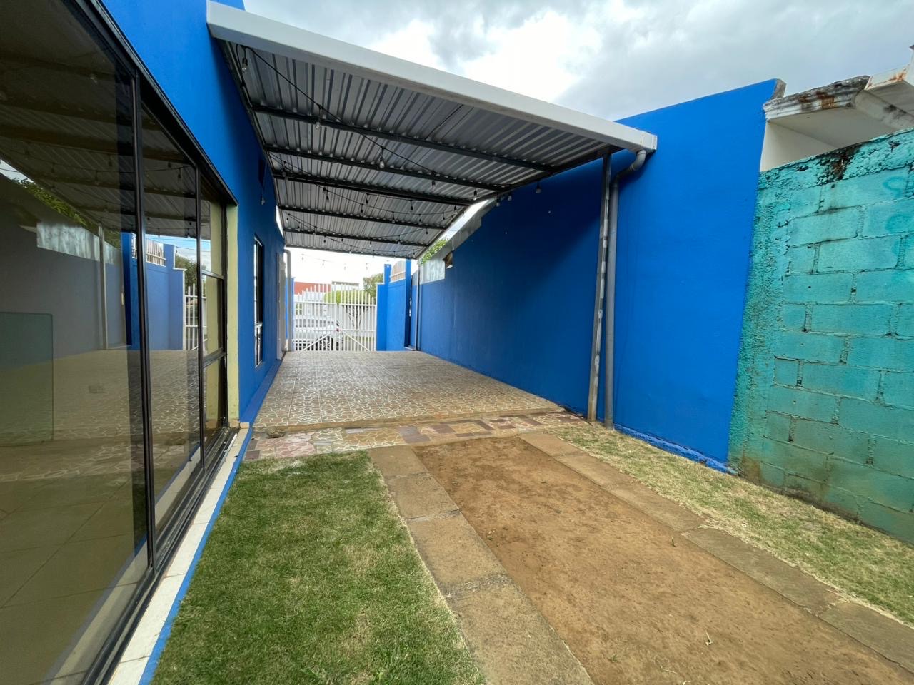 CASA EN VENTA KM 14 CARRETERA A MASAYA DENTRO DE RESIDENCIAL, NICARAGUA