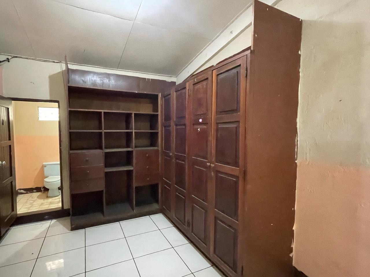Casa en venta en Colonia Centroamérica cerca de los antiguos tacos charros