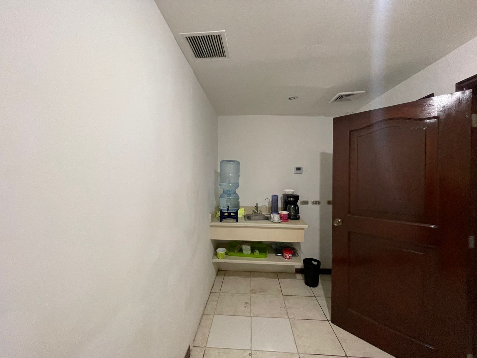 Suite en venta o renta para Oficinas en Ofiplaza el Retiro  Primer Piso