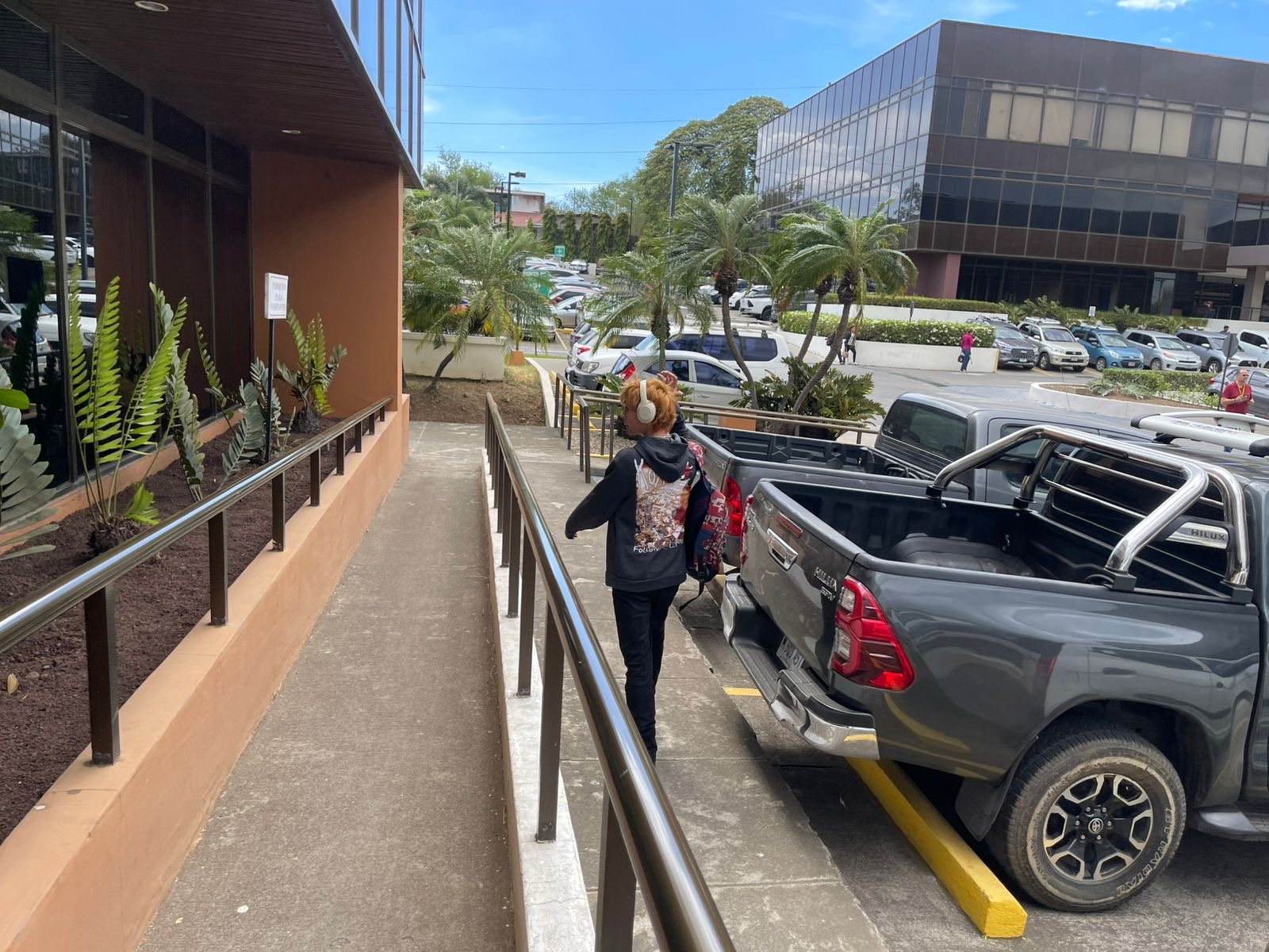 Suite en venta o renta para Oficinas en Ofiplaza el Retiro  Primer Piso