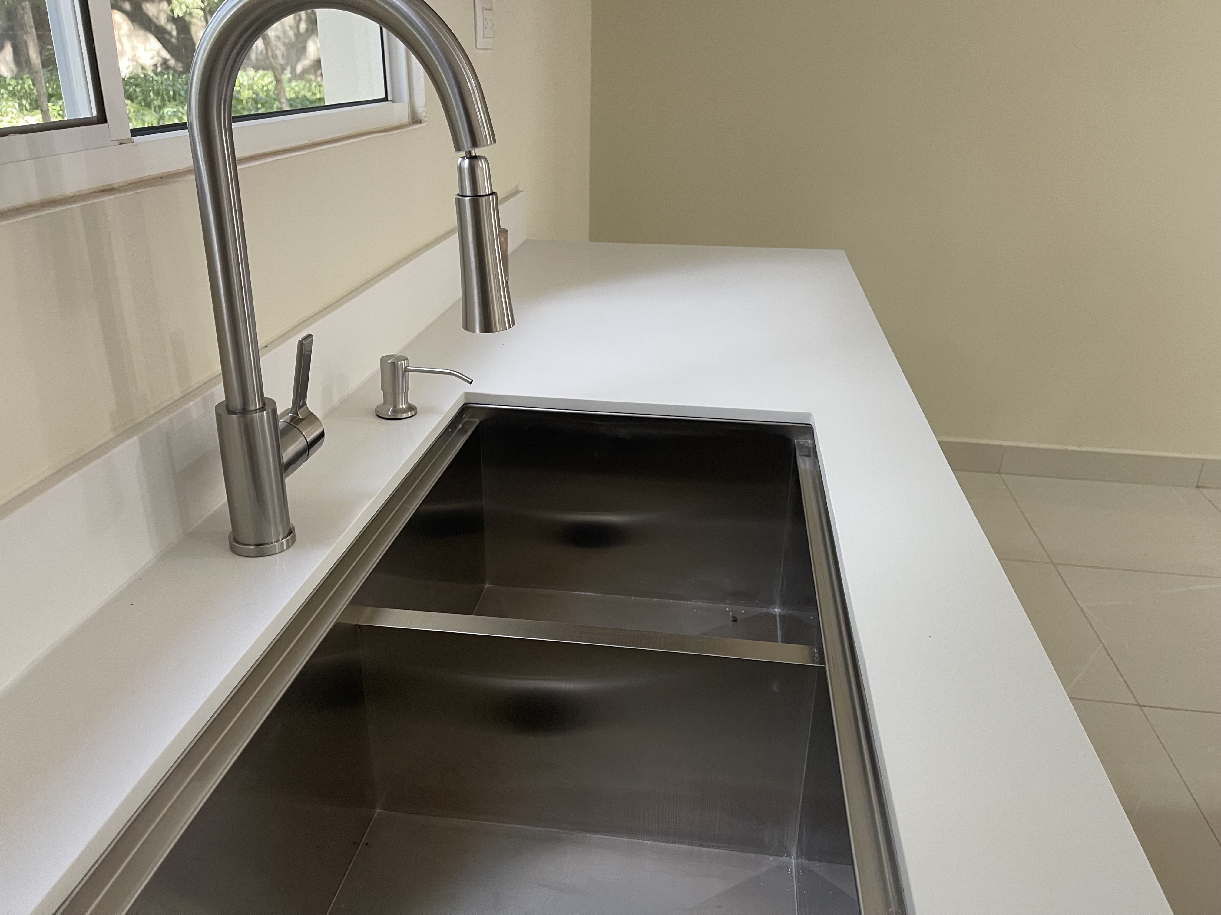 CASA NUEVA EN VENTA EN RESIDENCIAL PRIVADO KM 14 CARRETERA A MASAYA HACIA VERACRUZ