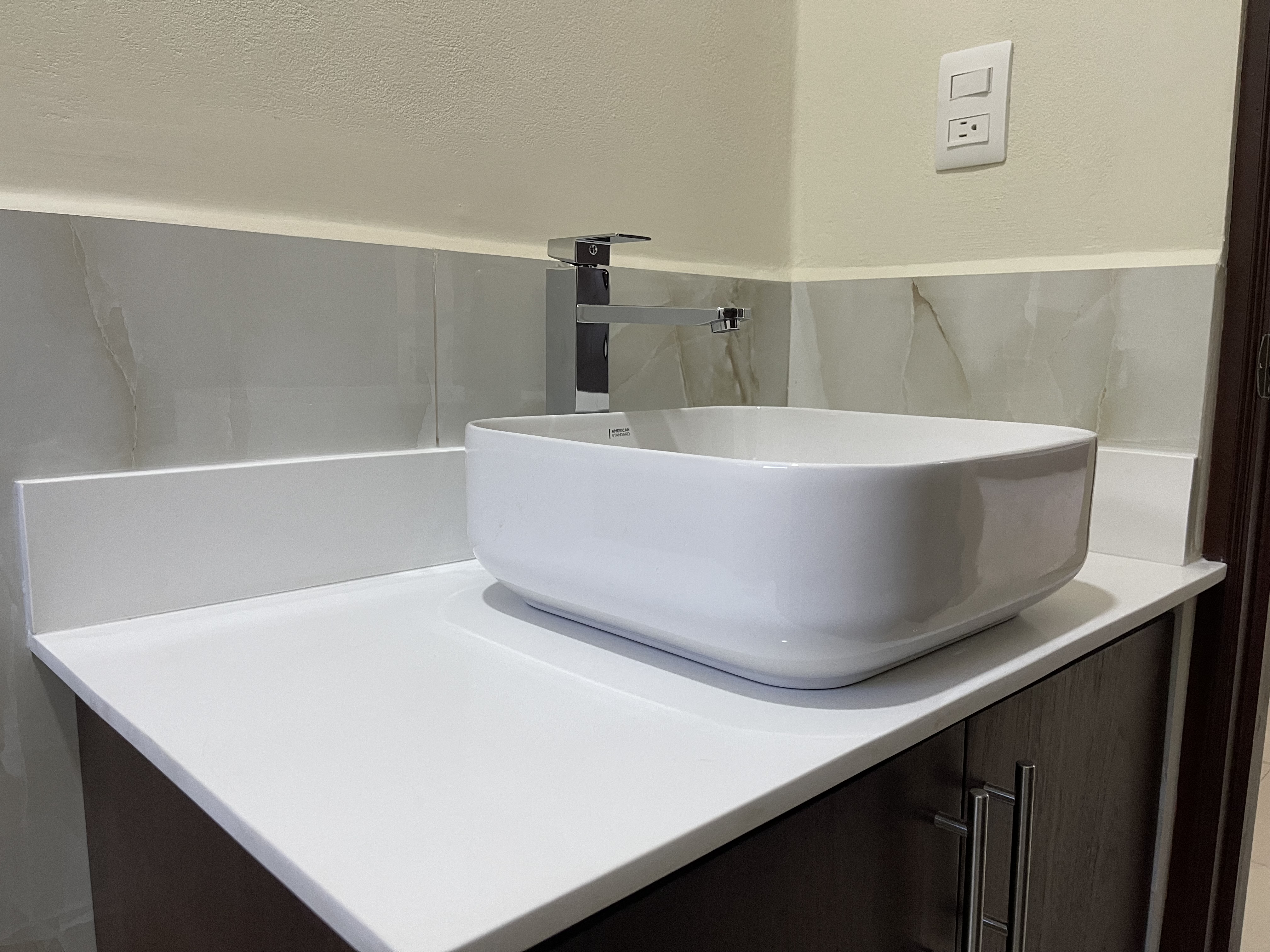 CASA NUEVA EN VENTA EN RESIDENCIAL PRIVADO KM 14 CARRETERA A MASAYA HACIA VERACRUZ