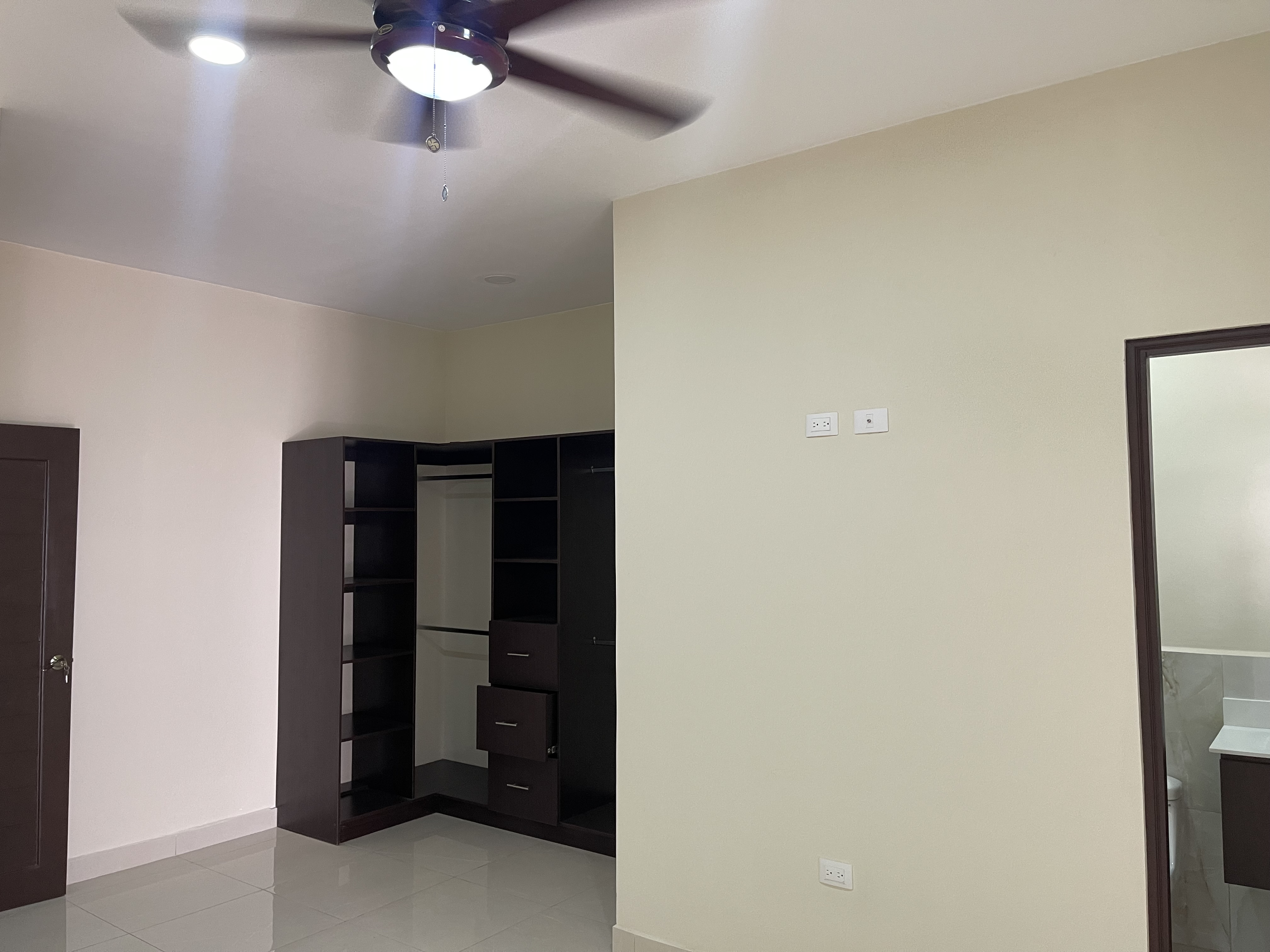 CASA NUEVA EN VENTA EN RESIDENCIAL PRIVADO KM 14 CARRETERA A MASAYA HACIA VERACRUZ