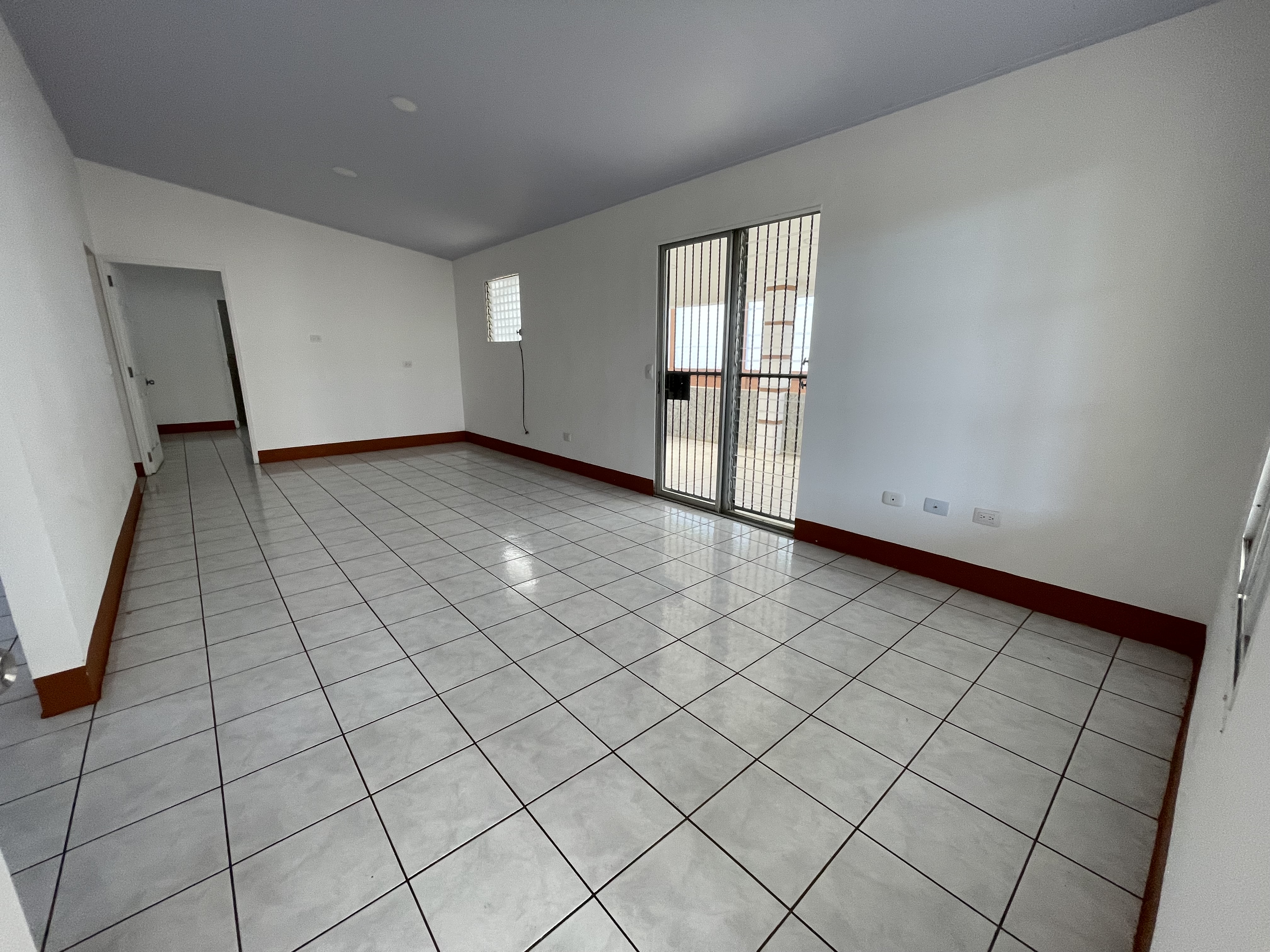 CASA EN VENTA DENTRO DE RESIDENCIAL EN KM 14 CARRETERA A MASAYA 3 KM HACIA VERACRUZ
