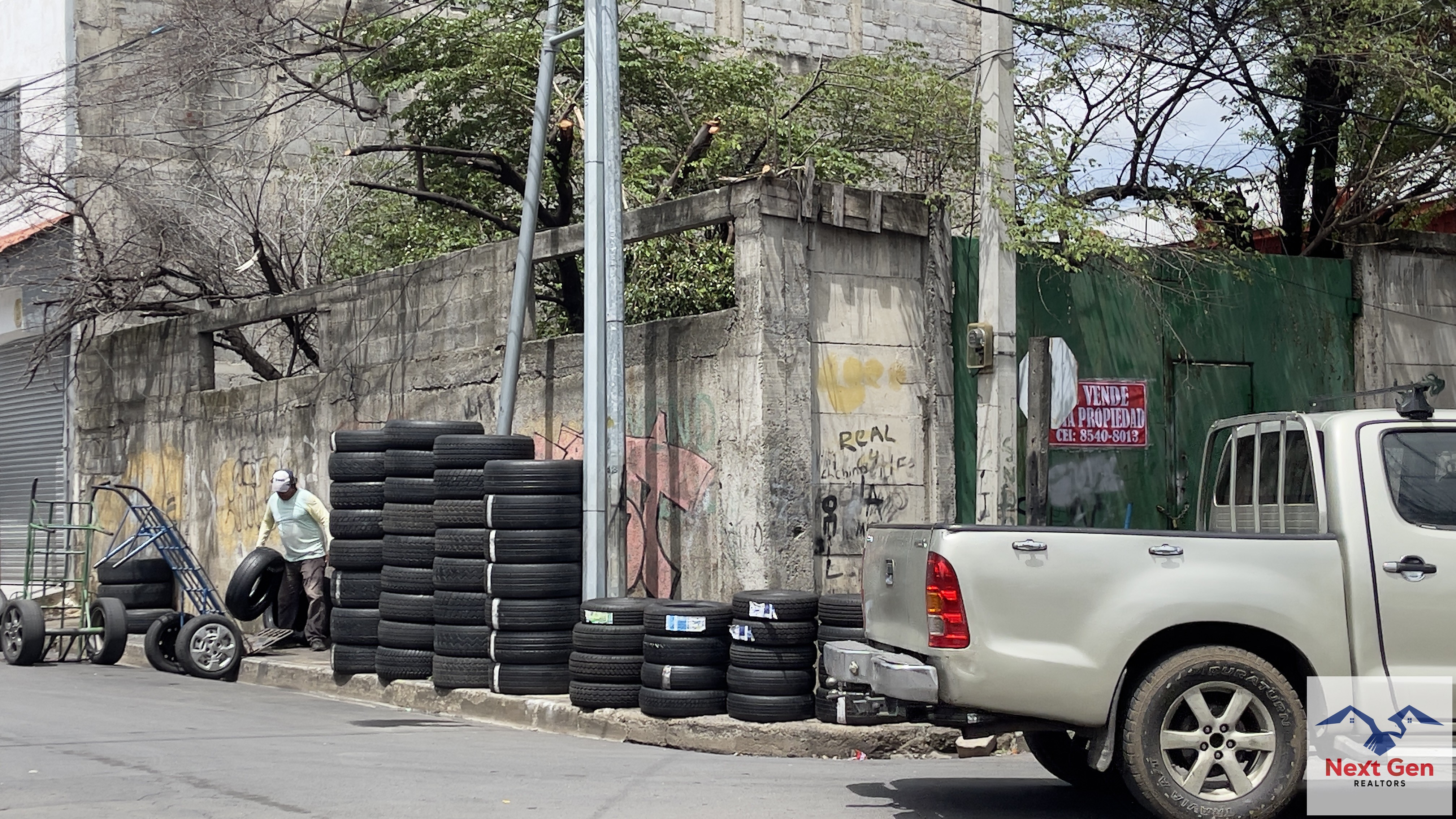 Terreno con ubicación comercial en el Mercado Oriental
