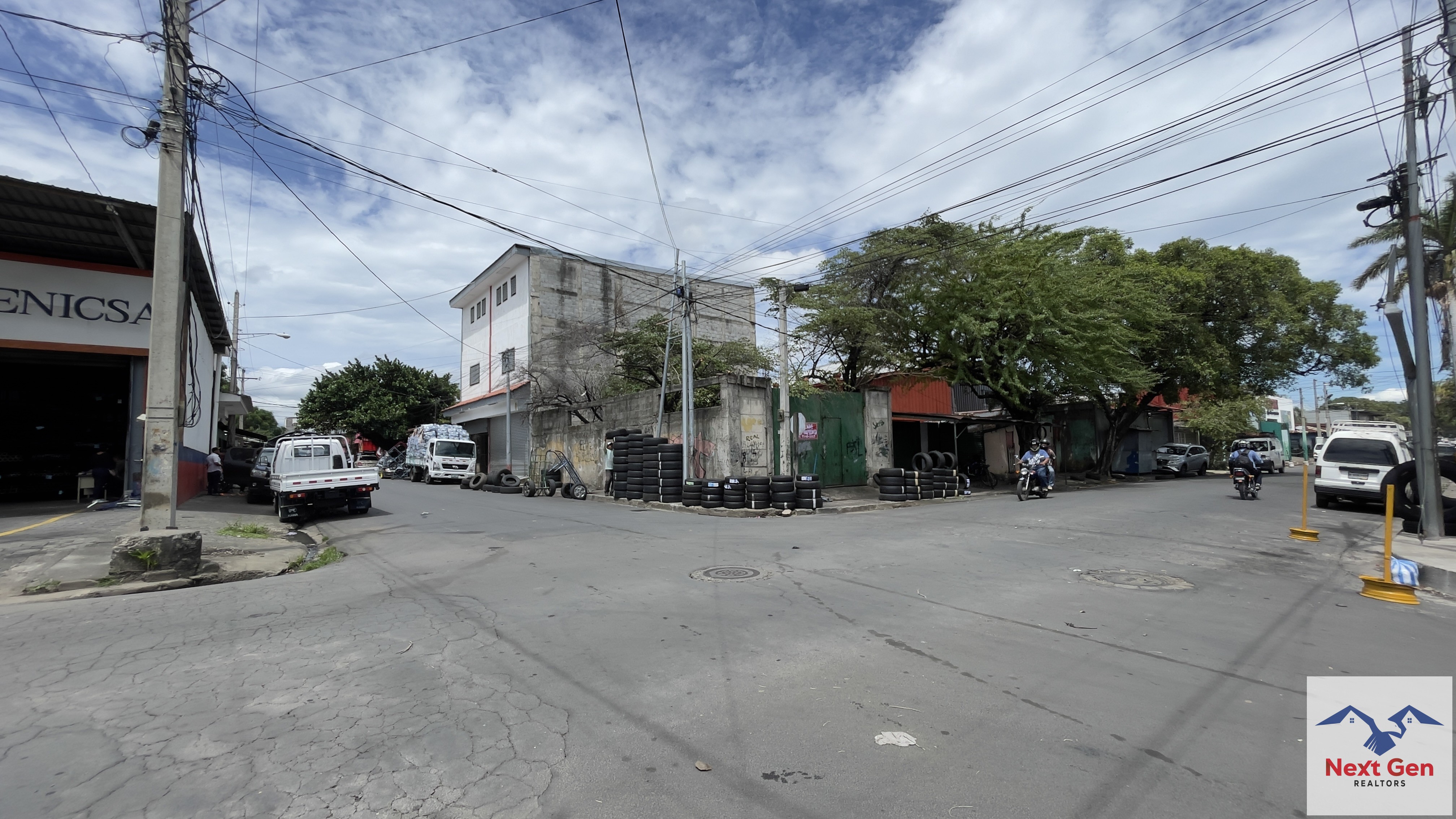 Terreno con ubicación comercial en el Mercado Oriental