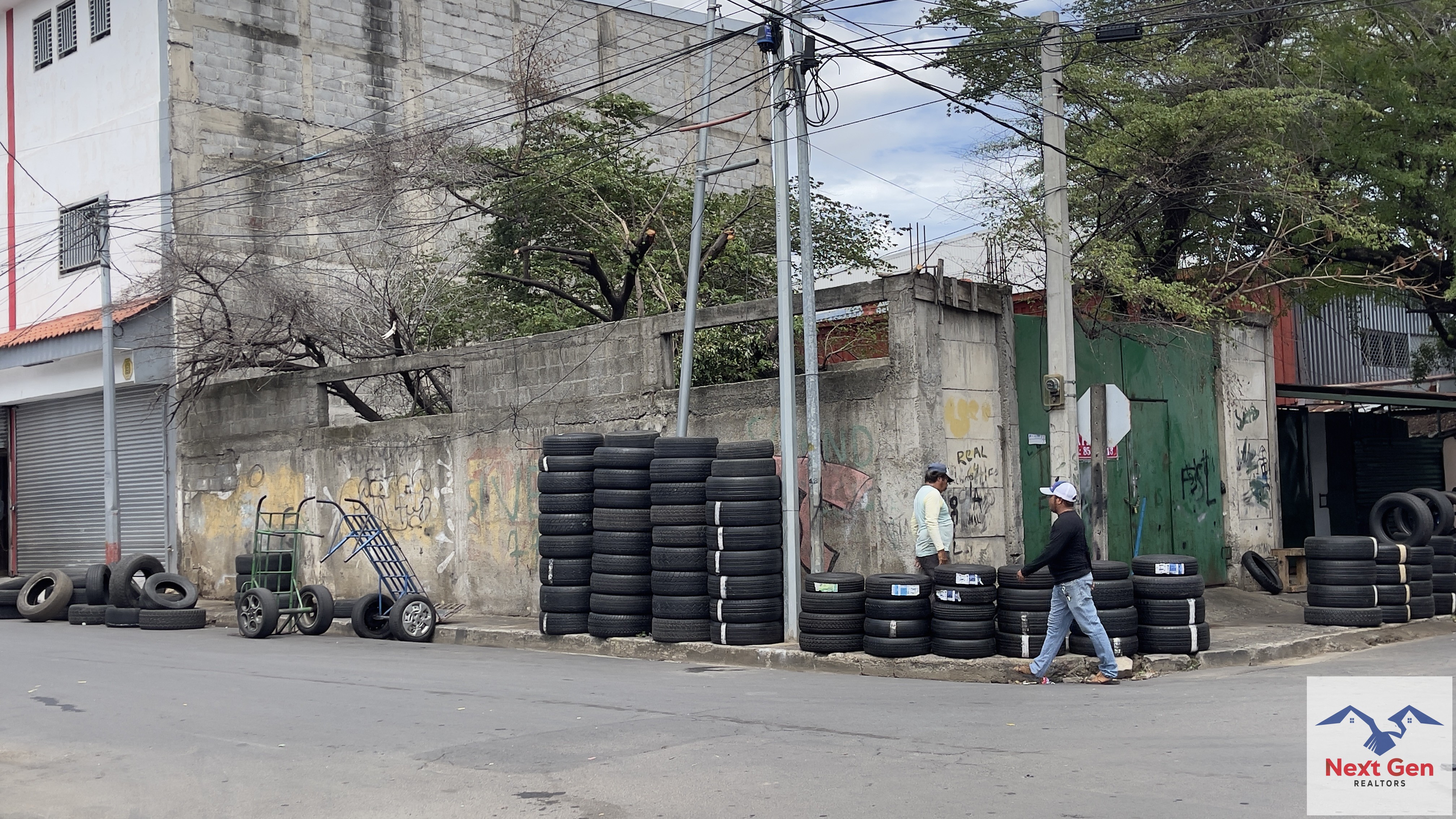 Terreno con ubicación comercial en el Mercado Oriental