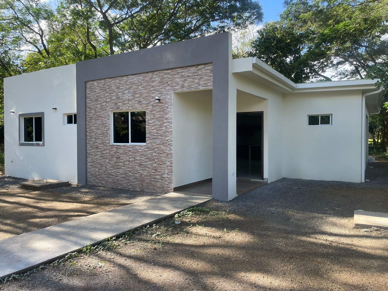 CASA NUEVA EN VENTA EN RESIDENCIAL PRIVADO KM 14 CARRETERA A MASAYA HACIA VERACRUZ