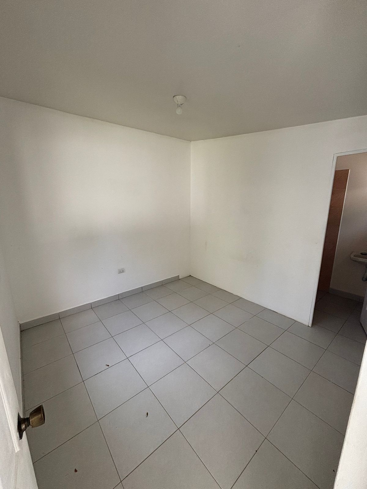 ELEGANTE Y AMPLIA CASA EN VENTA EN RESIDENCIAL PRIVADO CERCA DE LA ROTONDA TICUANTEPE