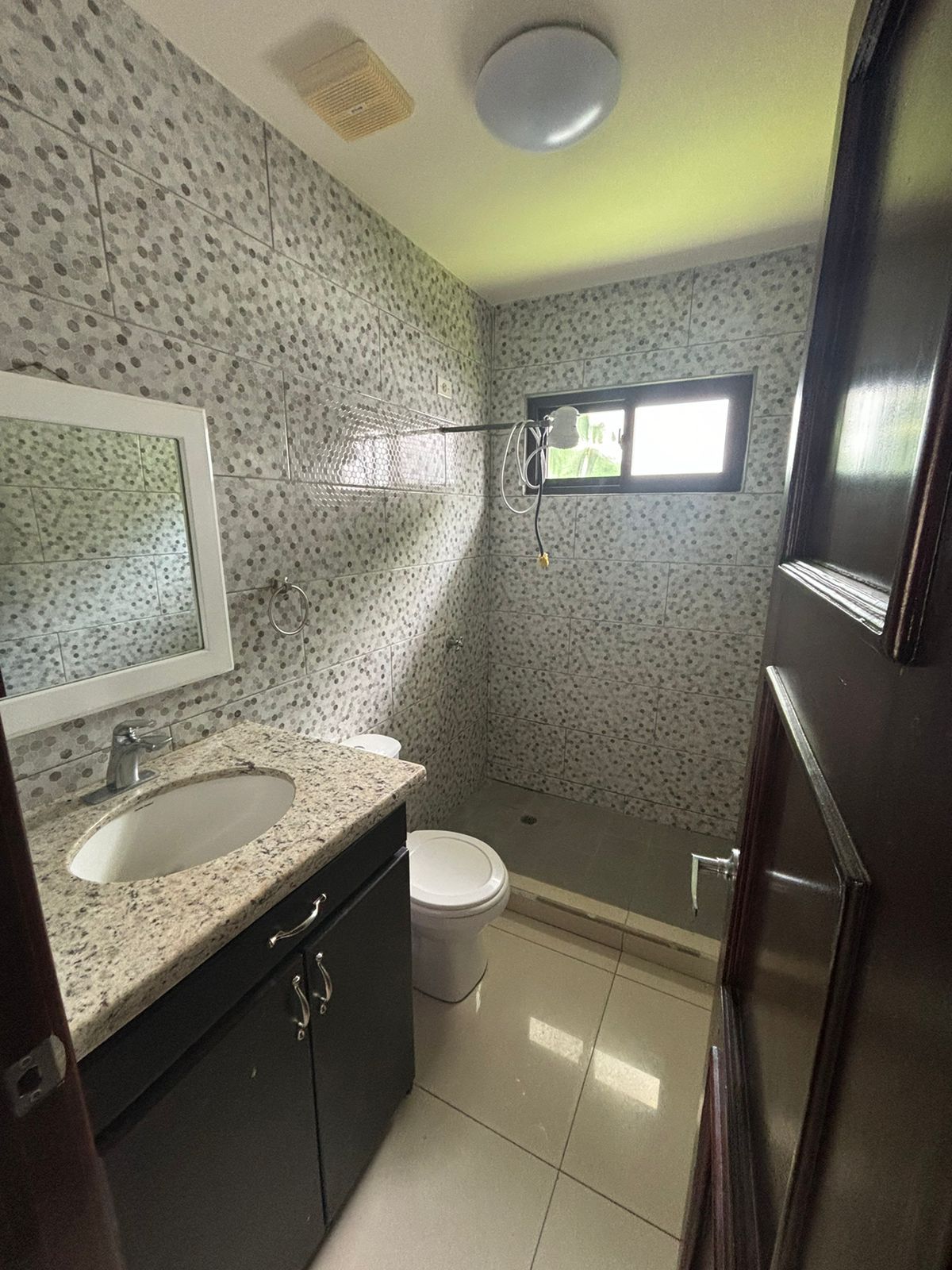 ELEGANTE Y AMPLIA CASA EN VENTA EN RESIDENCIAL PRIVADO CERCA DE LA ROTONDA TICUANTEPE