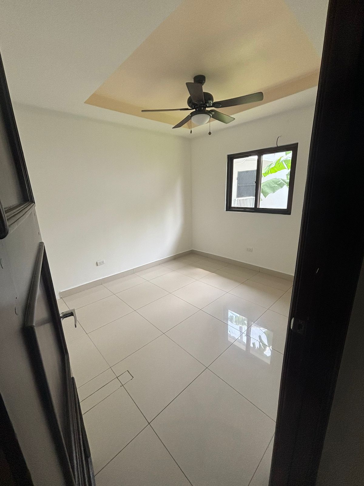 ELEGANTE Y AMPLIA CASA EN VENTA EN RESIDENCIAL PRIVADO CERCA DE LA ROTONDA TICUANTEPE