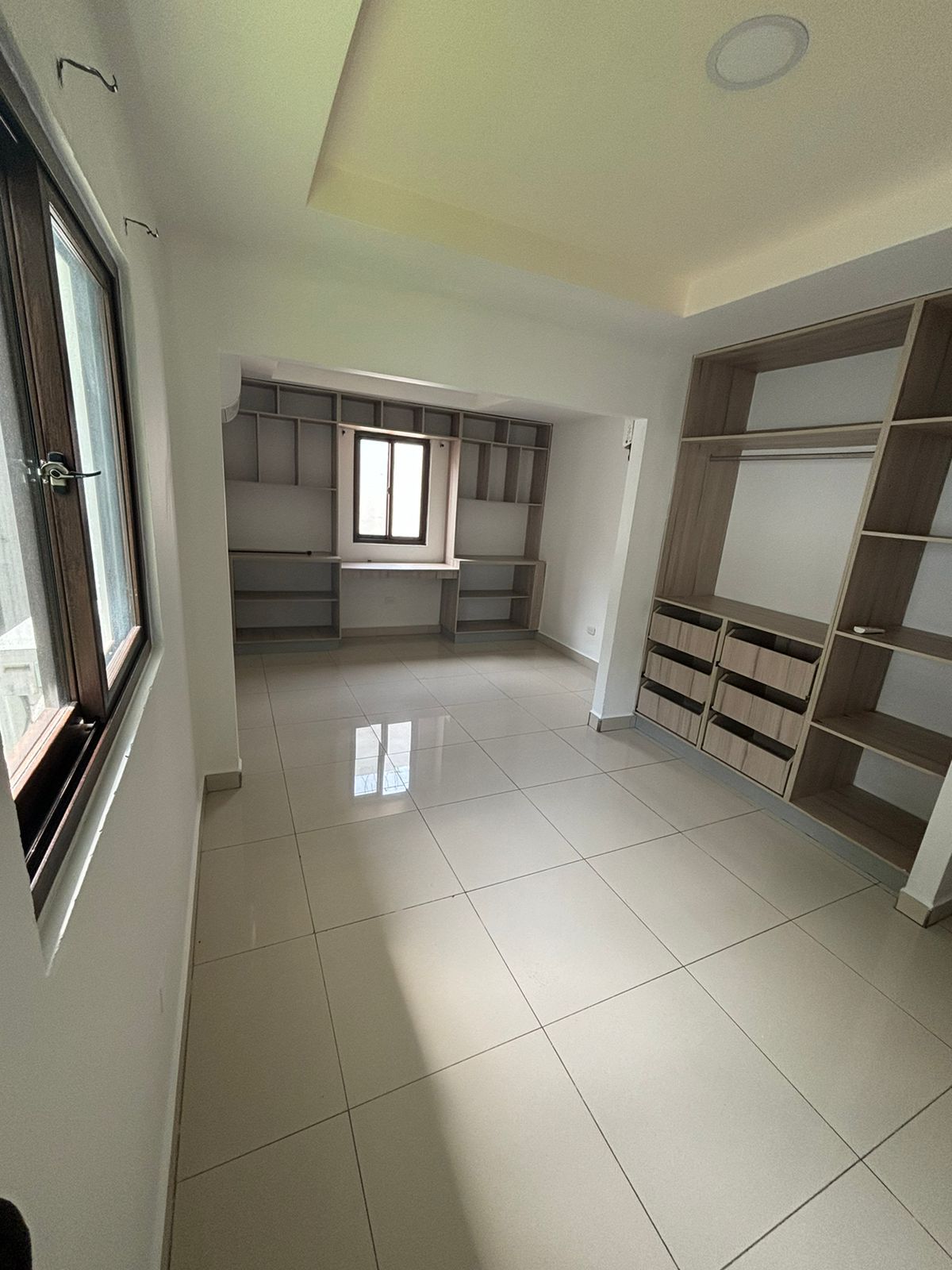 ELEGANTE Y AMPLIA CASA EN VENTA EN RESIDENCIAL PRIVADO CERCA DE LA ROTONDA TICUANTEPE