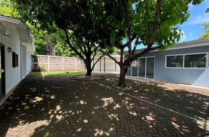 ELEGANTE Y AMPLIA CASA EN VENTA EN RESIDENCIAL PRIVADO CERCA DE LA ROTONDA TICUANTEPE