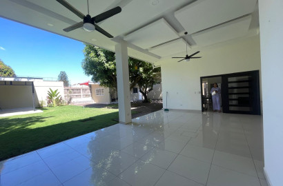 ELEGANTE Y AMPLIA CASA EN VENTA EN RESIDENCIAL PRIVADO CERCA DE LA ROTONDA TICUANTEPE