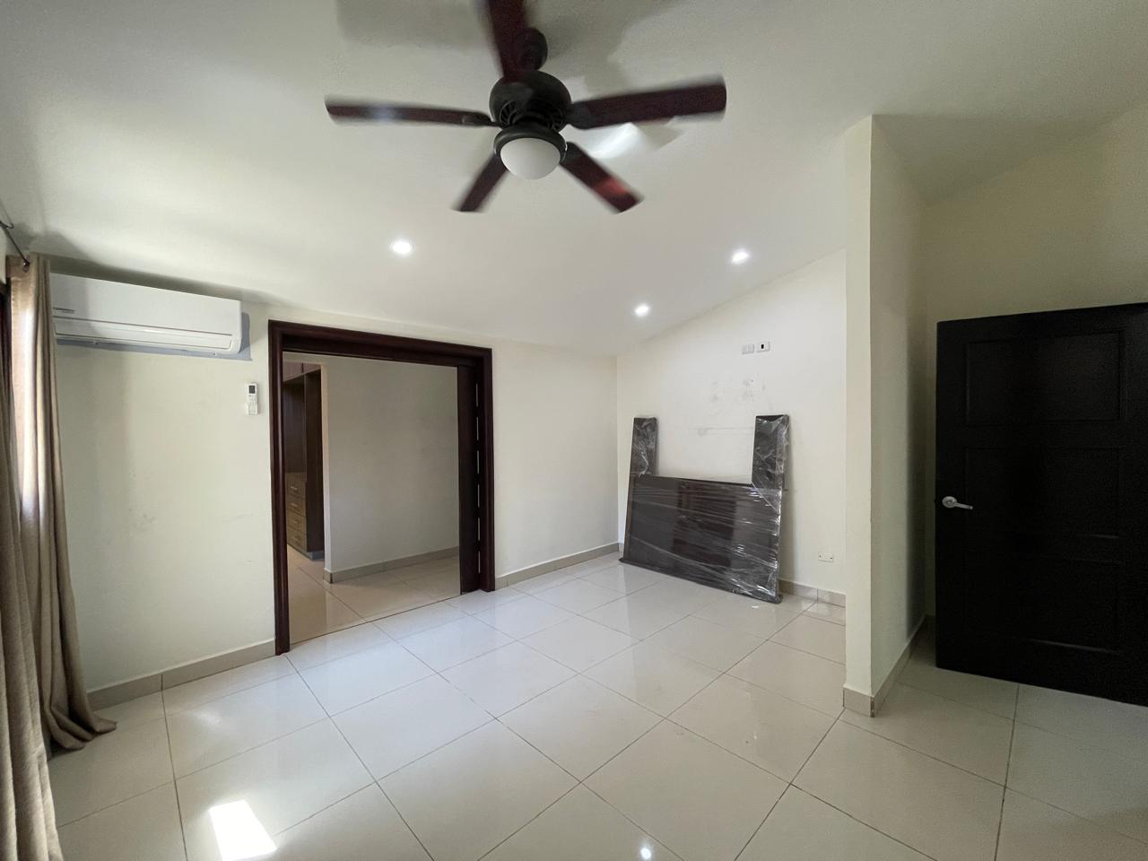 ELEGANTE Y AMPLIA CASA EN VENTA EN RESIDENCIAL PRIVADO CERCA DE LA ROTONDA TICUANTEPE