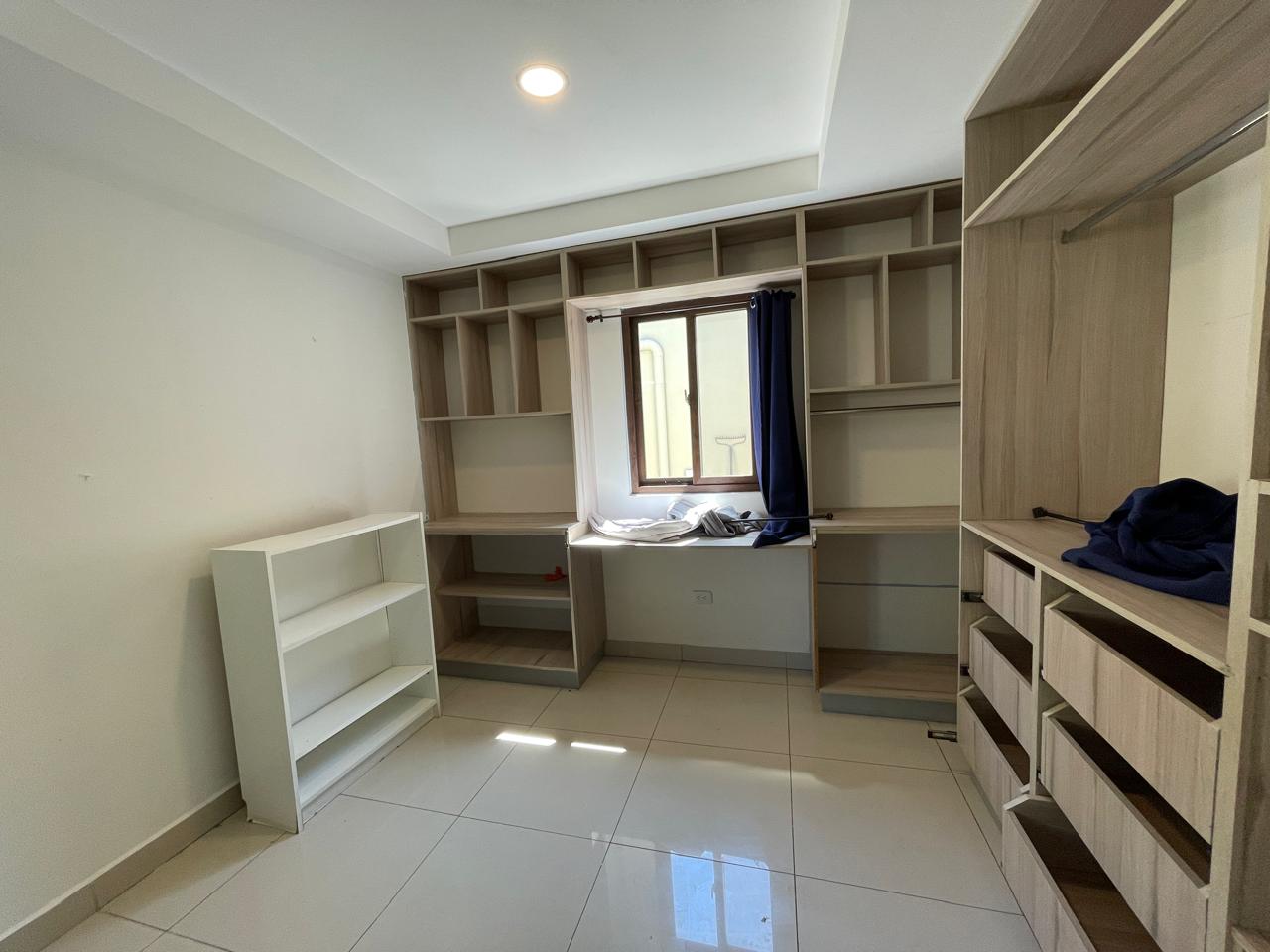 ELEGANTE Y AMPLIA CASA EN VENTA EN RESIDENCIAL PRIVADO CERCA DE LA ROTONDA TICUANTEPE