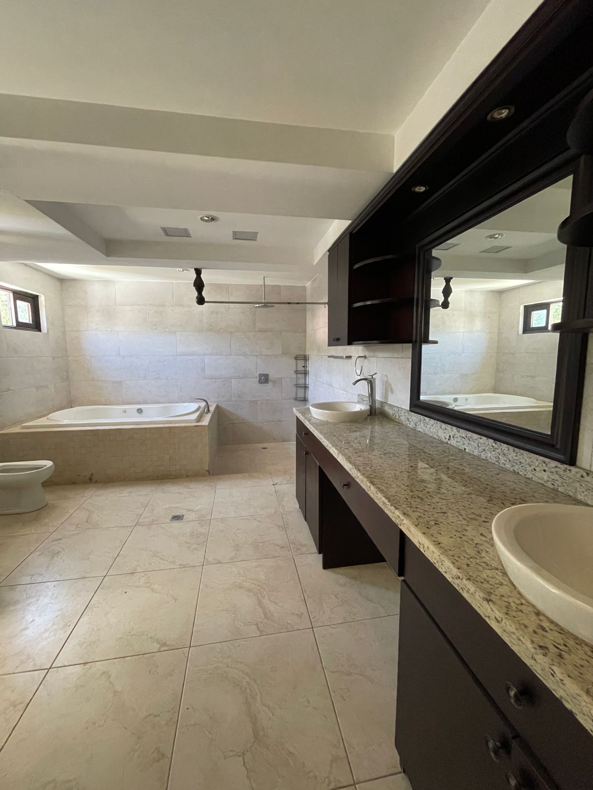 🏡 Casa Espaciosa y Completa en Venta - Sector Veracruz Nicaragua