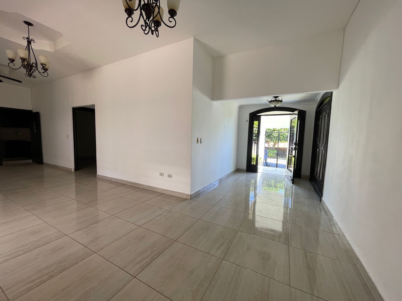 🏡 Casa Espaciosa y Completa en Venta - Sector Veracruz Nicaragua