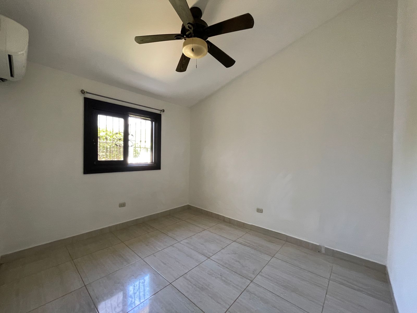 🏡 Casa Espaciosa y Completa en Venta - Sector Veracruz Nicaragua
