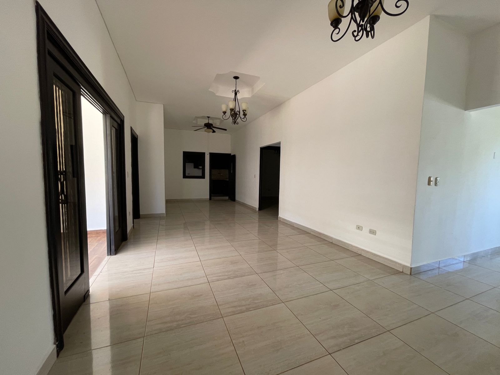 🏡 Casa Espaciosa y Completa en Venta - Sector Veracruz Nicaragua