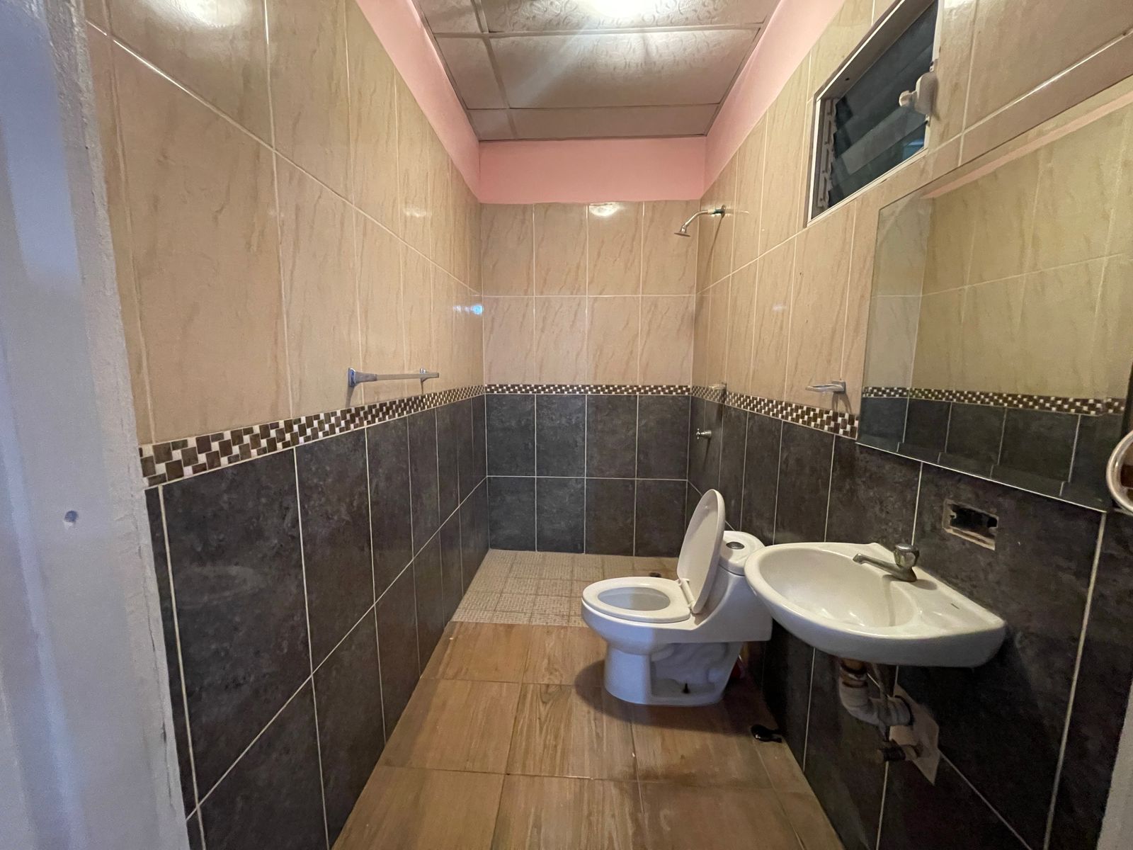 Casa Familiar con Apartamento Independiente en Barrio La Fuente – ¡Oportunidad de Inversión! 🏡✨