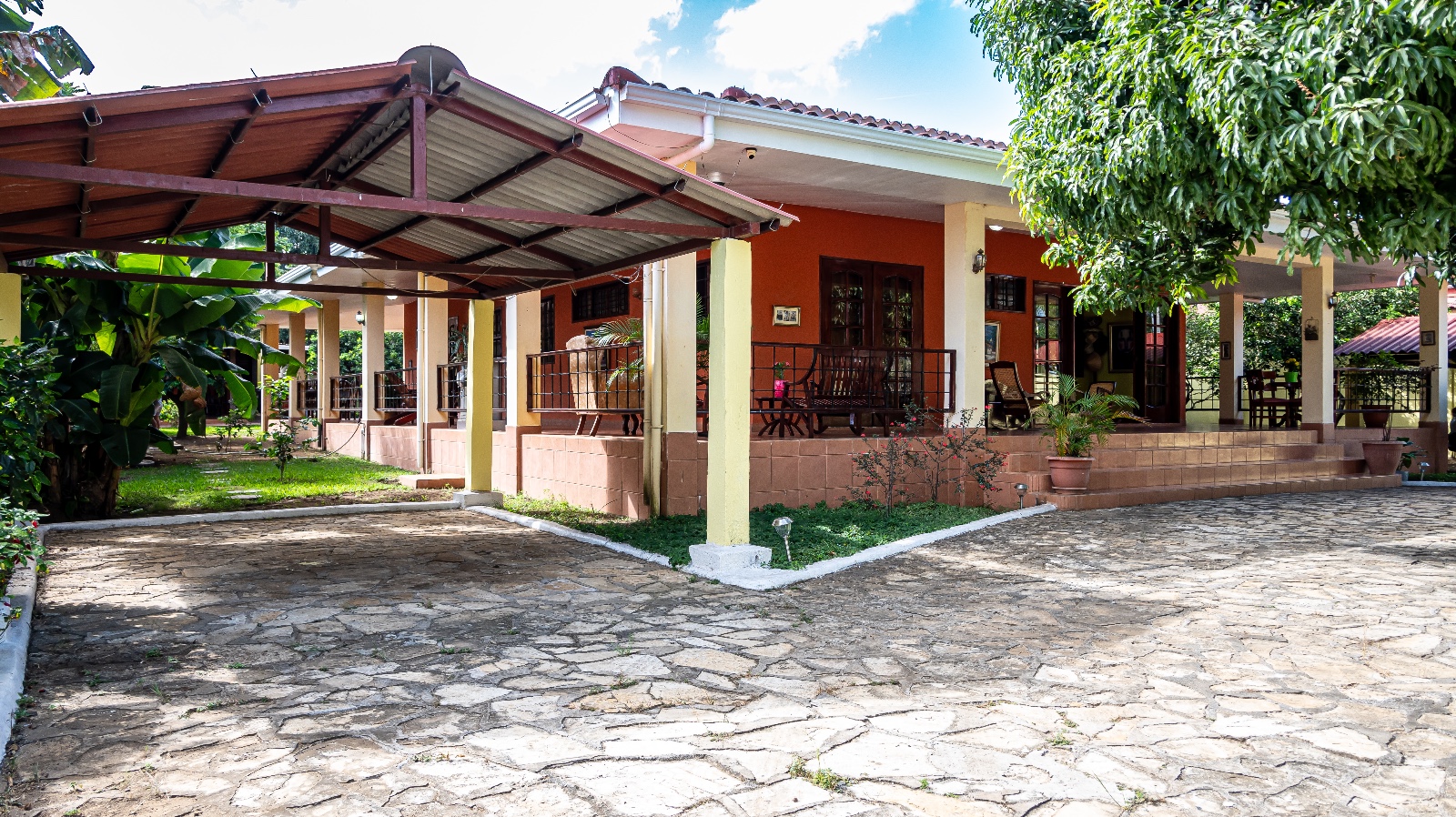 CASA ESTILO QUINTA EN VENTA EN KM 17.5 CARRETERA HACIA TICUANTEPE